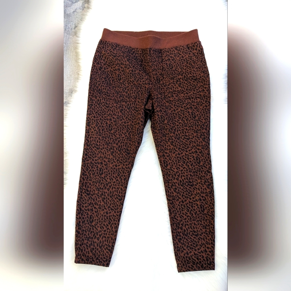 Cheetah print Capri pants. Barely used.